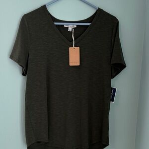 Green Envelope Olive V-Neck Short Sleeve Tee